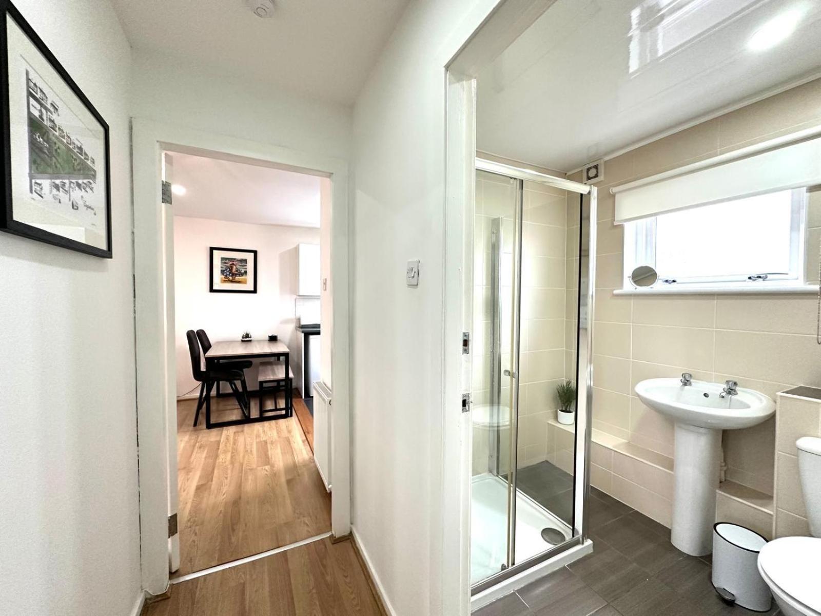 Appartamento Fifty Five On Gilmour Street Eaglesham Esterno foto